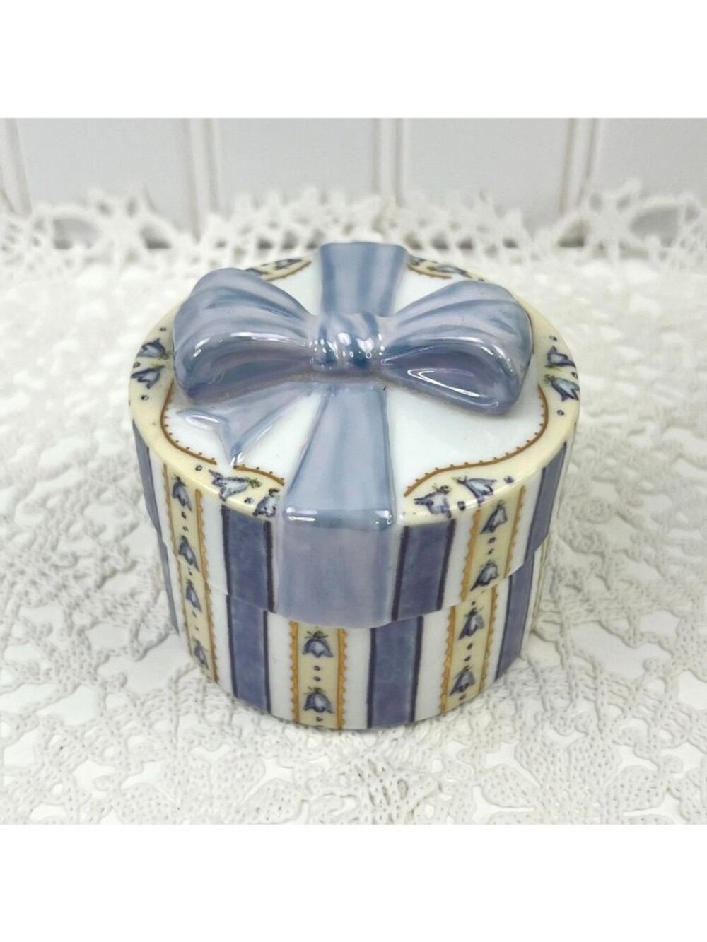 Dearest Daughter Ardleigh Elliott Heirloom Porcelain Music Box Mothers Day.